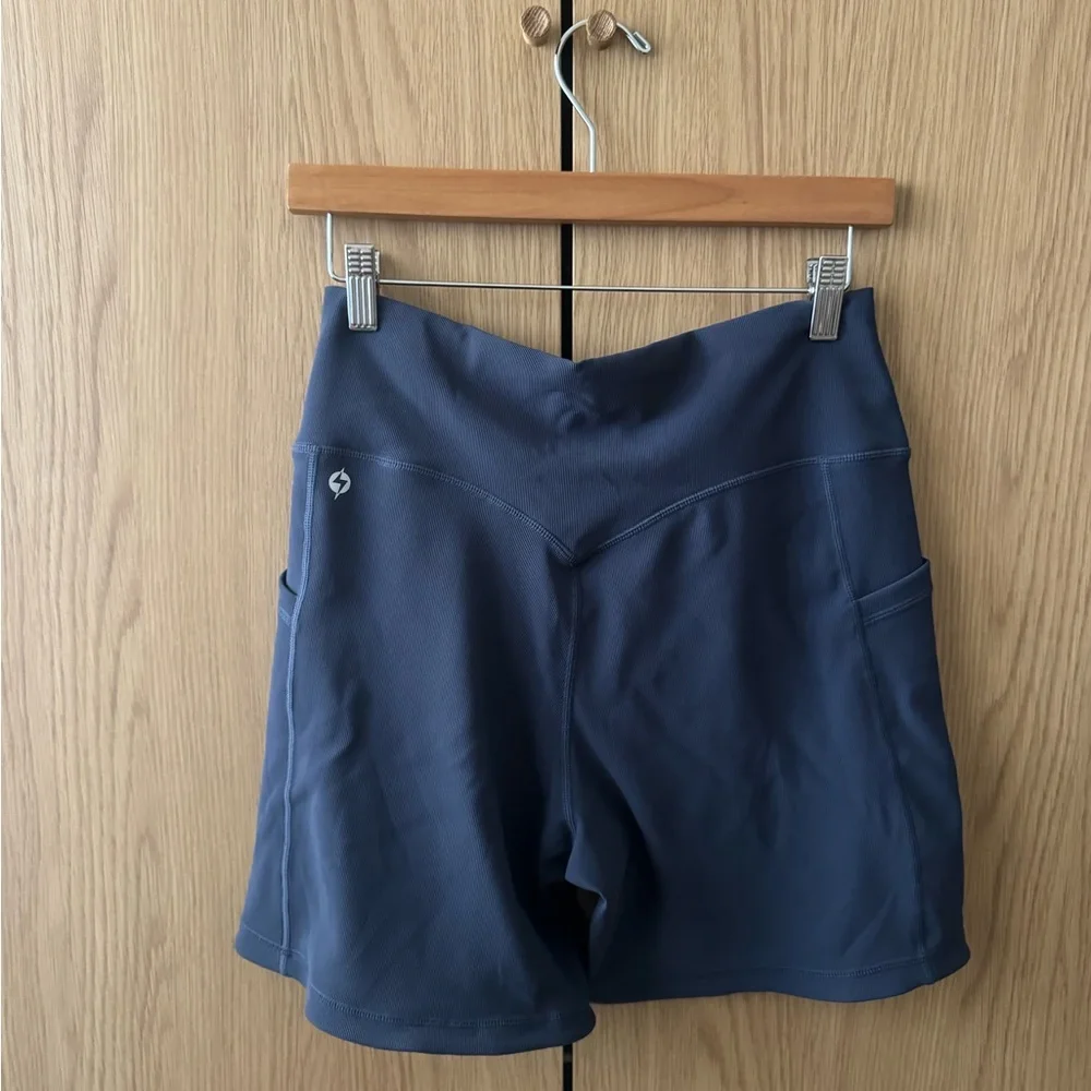 POPFLEX Crisscross biker shorts - Picture 2 of 4